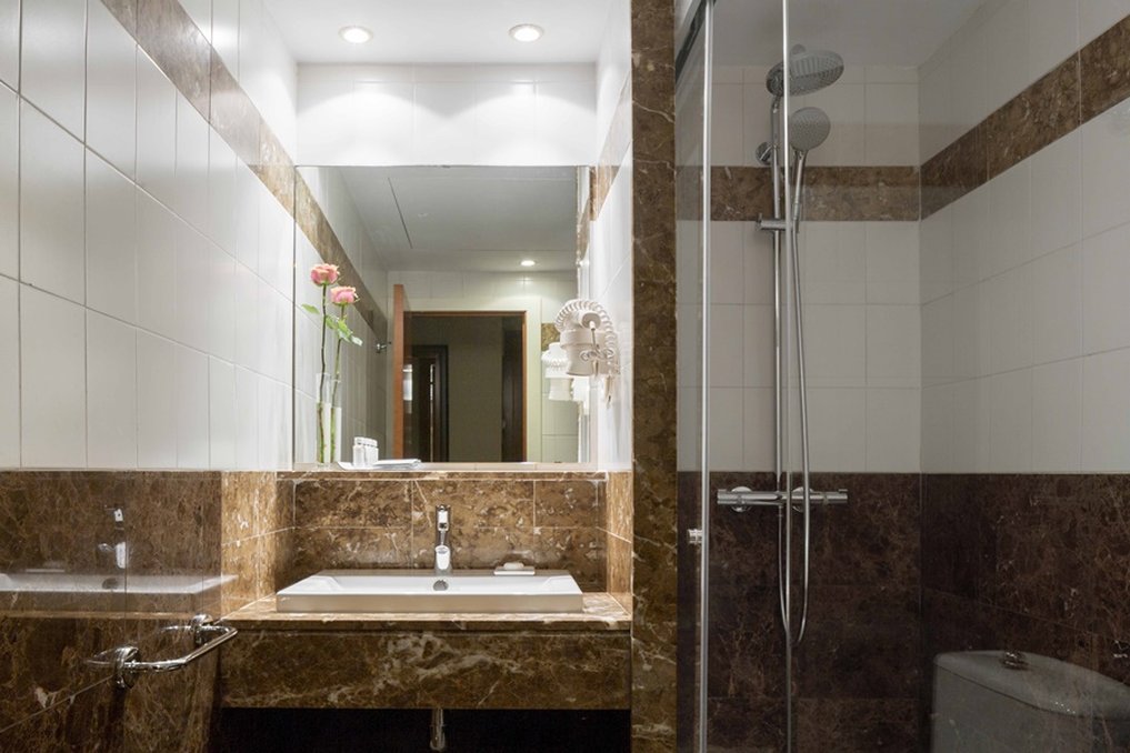 Astoria Hotel 39/42