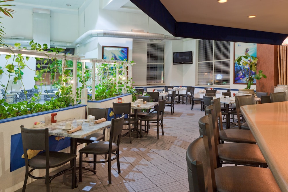 Holiday Inn Hotel And Suites Ocean City 61/78