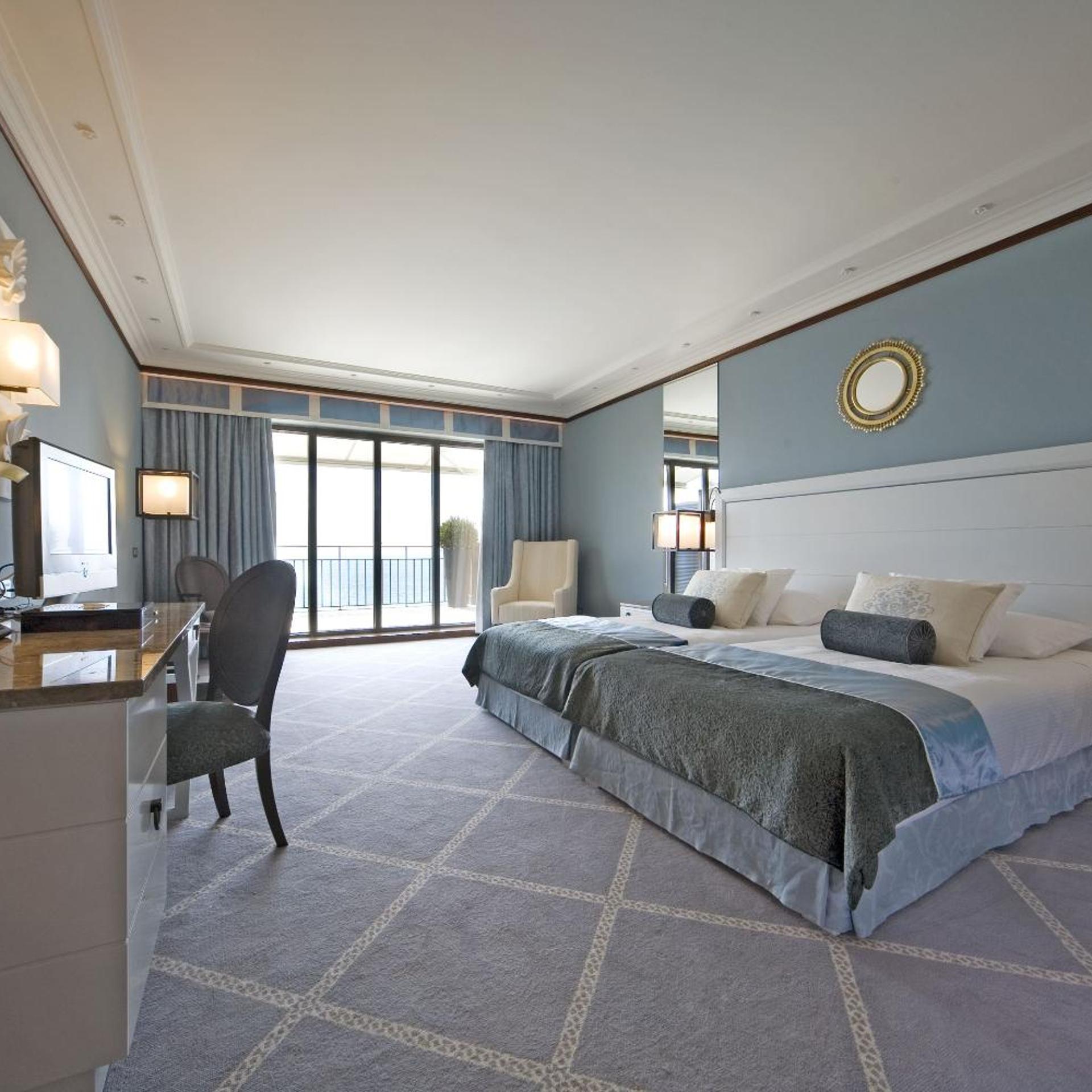 Seaview Retreat Double Room 2 pax، Grande Real Villa Italia Hotel and Spa 2/8