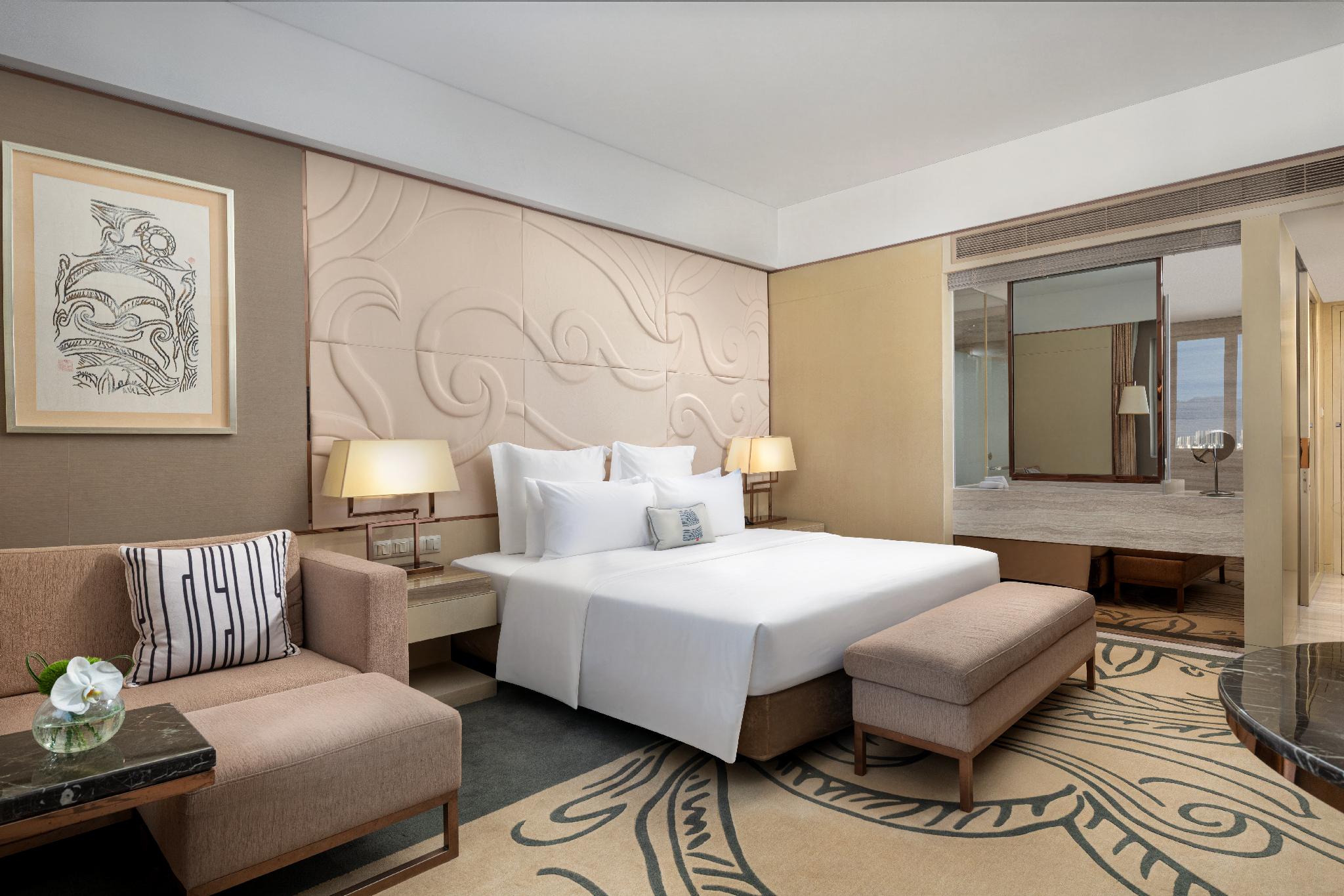 غرفة ديلوكس بسرير كينج بإطلالة على الجبل، Grand Pacific Hotel Ningbo 2/2