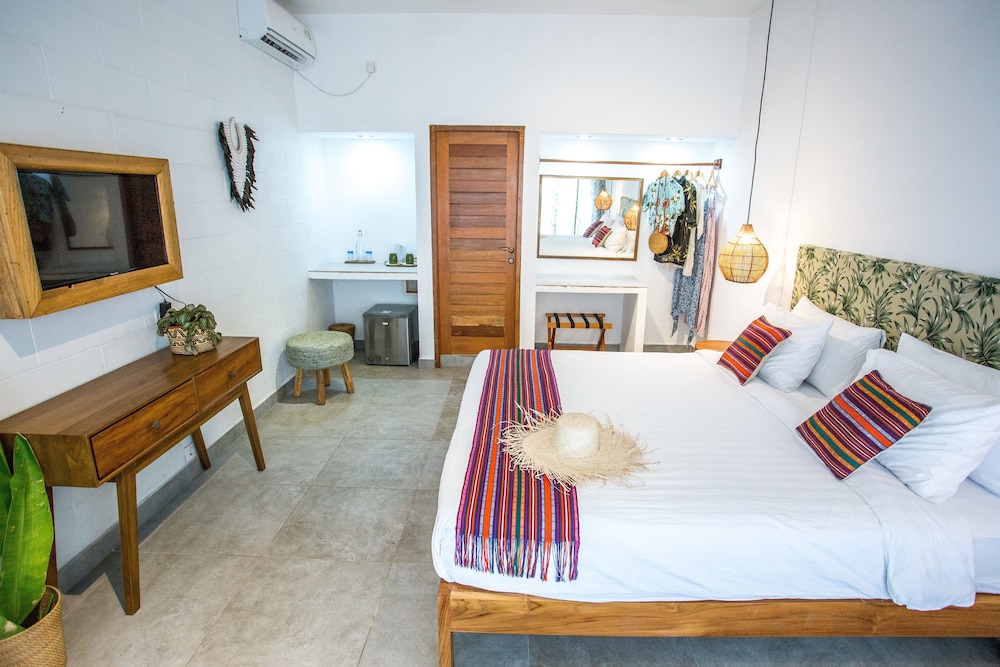 Abdi Hotel & Bungalow 8/28