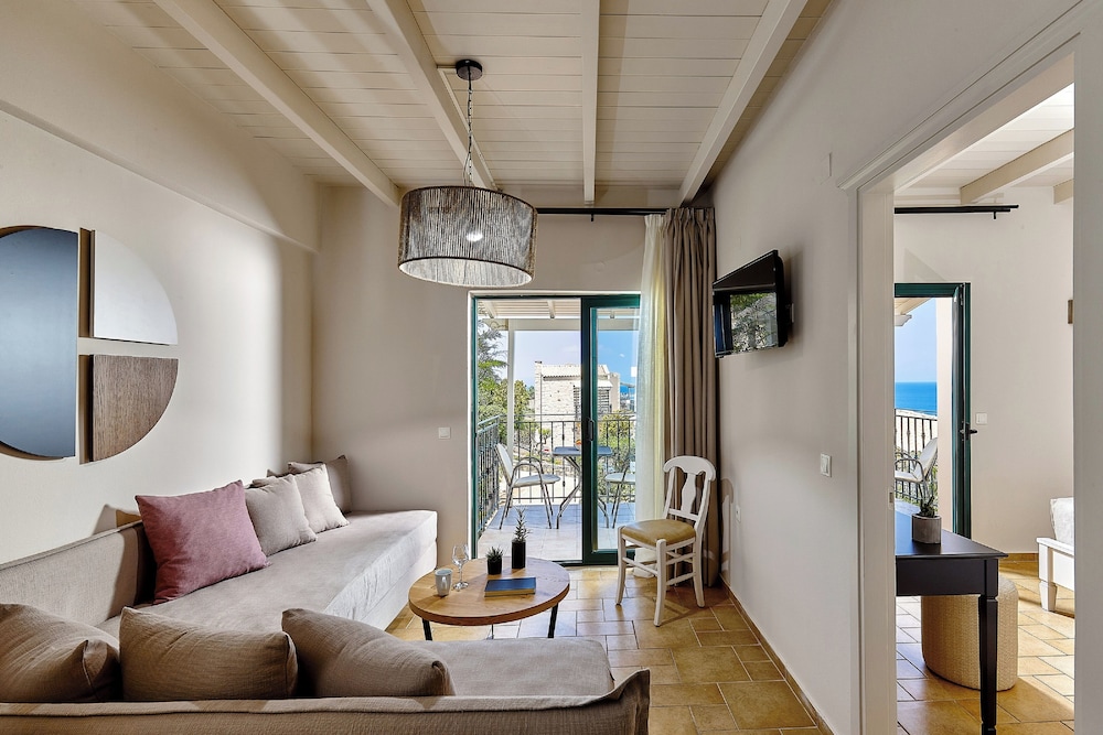 جناح سوبيريور بسريرين كوين مع أريكة، Marni Village 3/10
