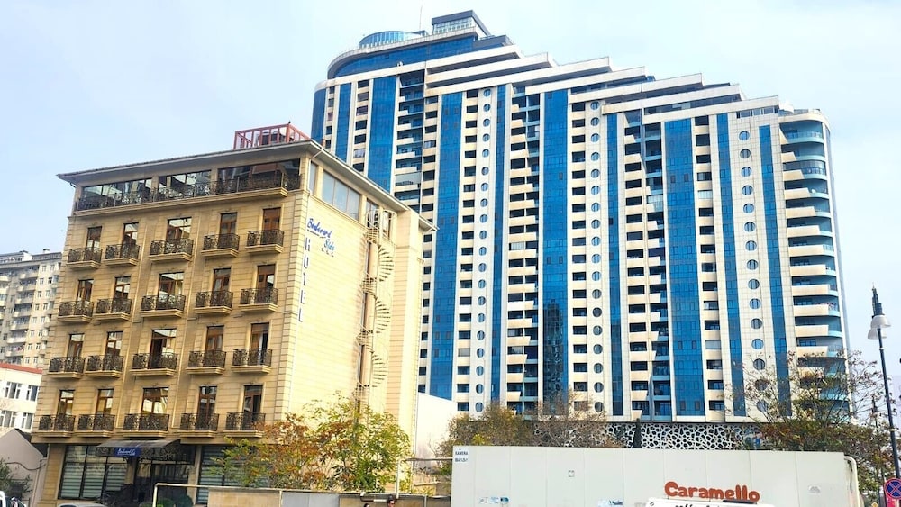 Boulevard Side Hotel 2/73