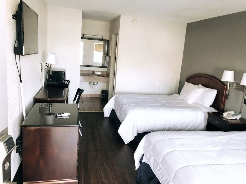 غرفة بسريرين مزدوجين، Americas Best Value Inn Princess Anne 2/3