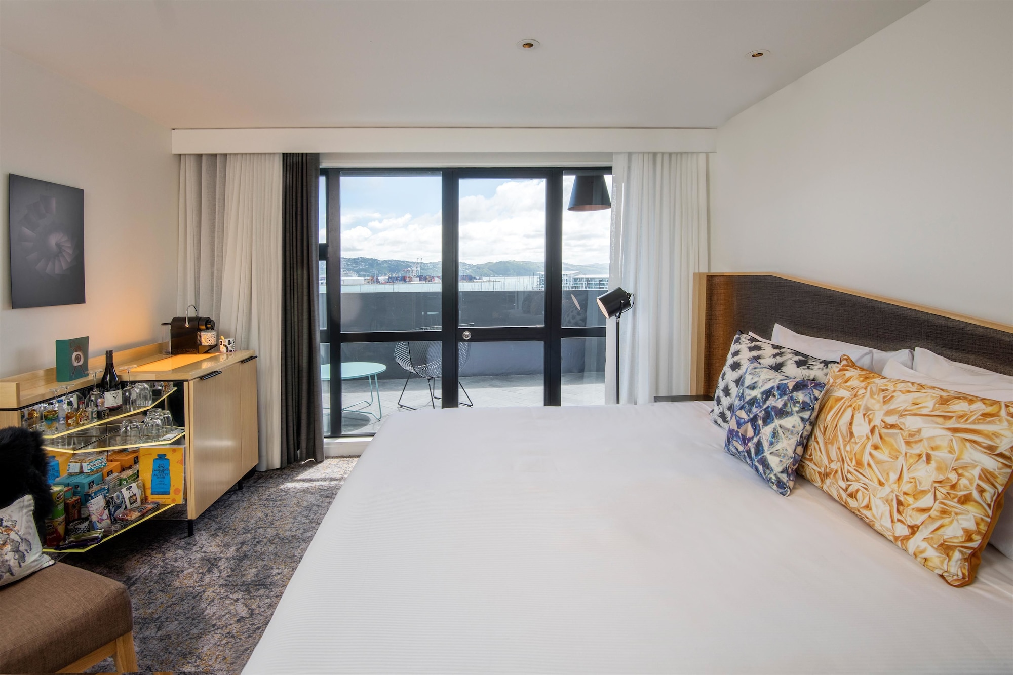 Qt, King Bed, Harbour View, Bathtub