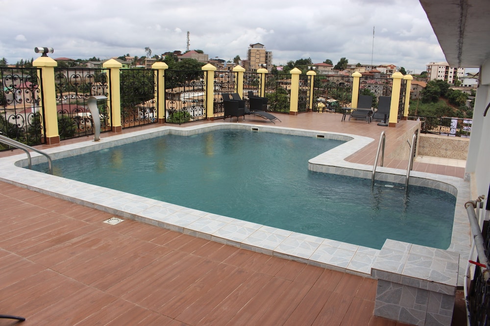 Safyad Hotel 33/40