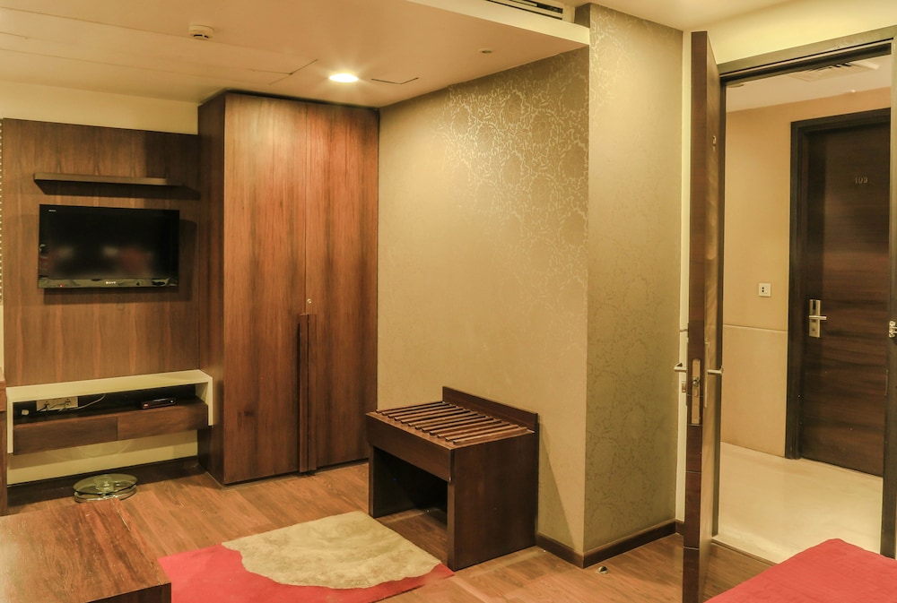 The Nanee Suites New Delhi 25/32