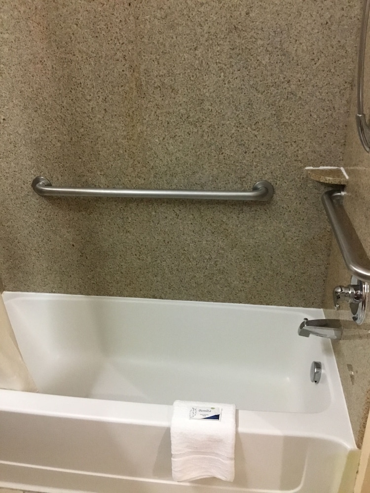 Regency Inn & Suites Baytown 25/62