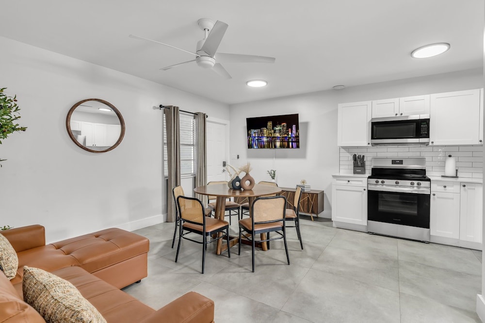 Bayview Regency Apartments By Lowkl 31/50