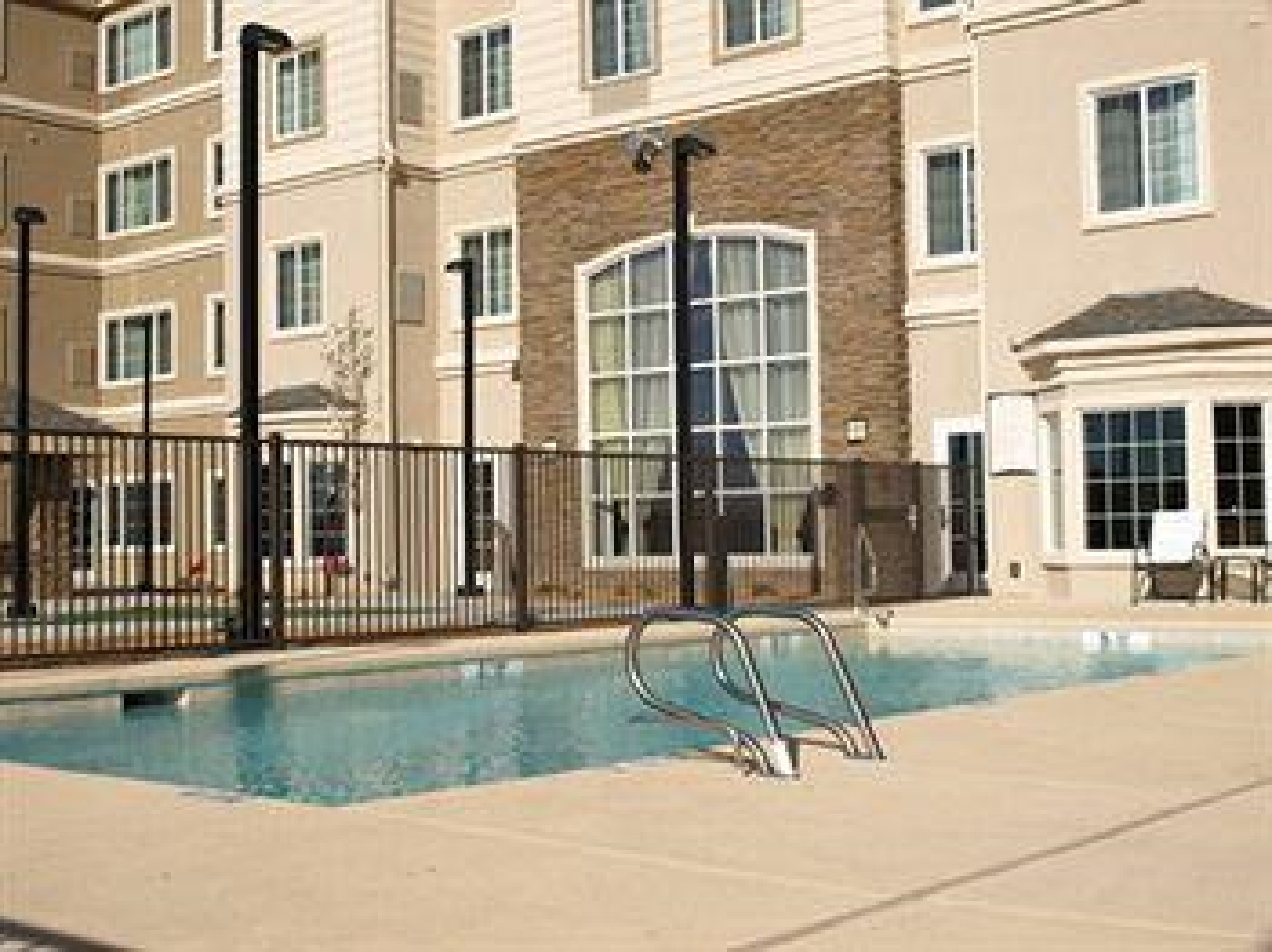 Staybridge Suites Albuquerque Airport 58/59