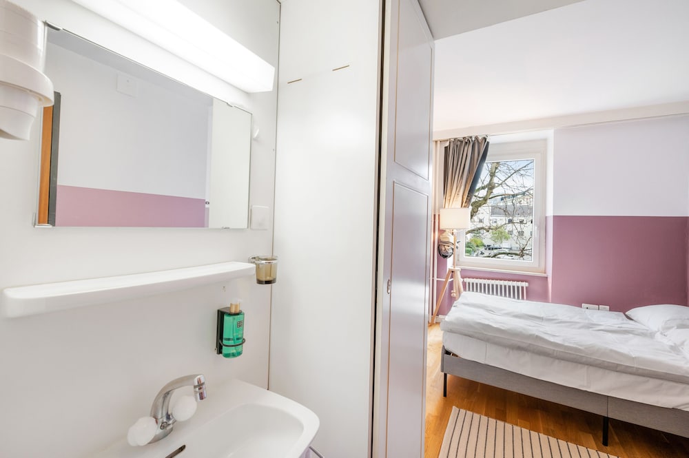 Becozy Self Check-in & Pop-up Hotel 49/52
