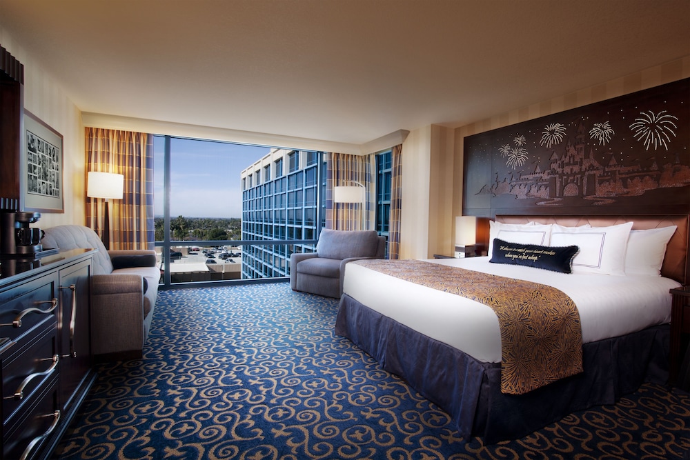Disneyland Hotel 24/70