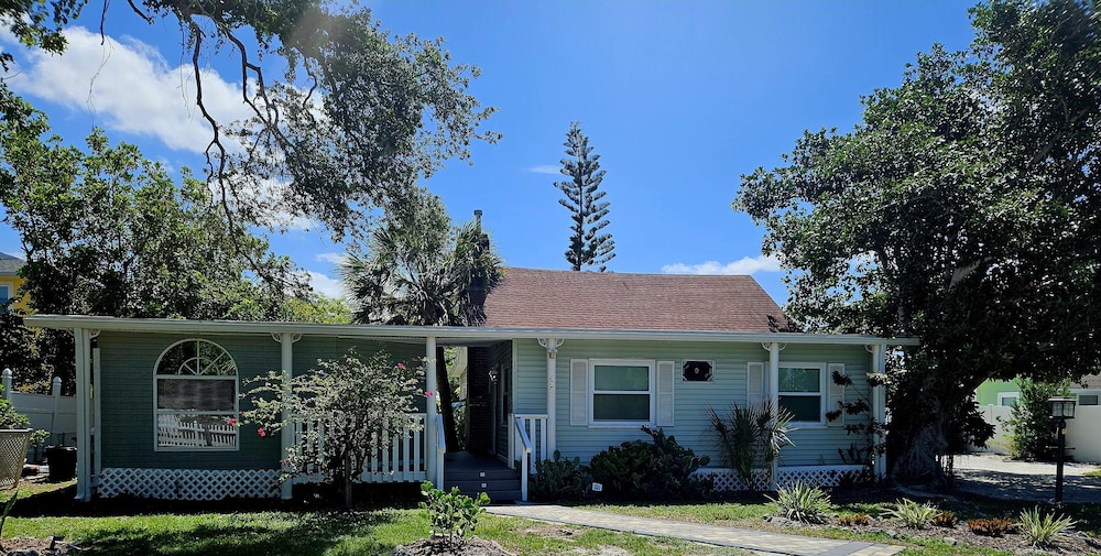 Paradise Cove at Lemon Bay 2/71