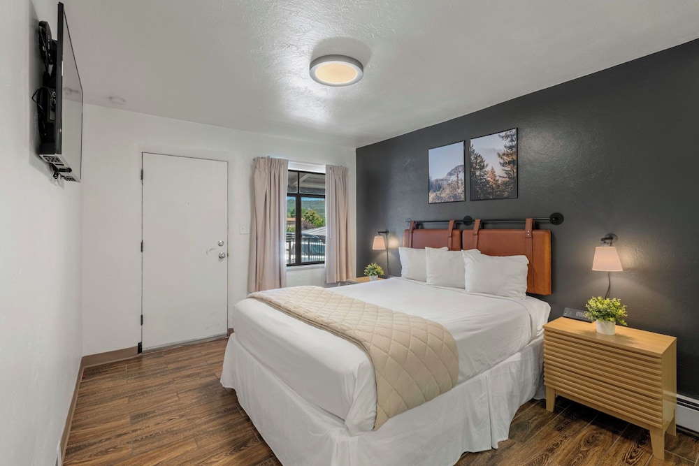 غرفة قياسية بسرير كوين بمطبخ، Adventure Inn Durango 2/3
