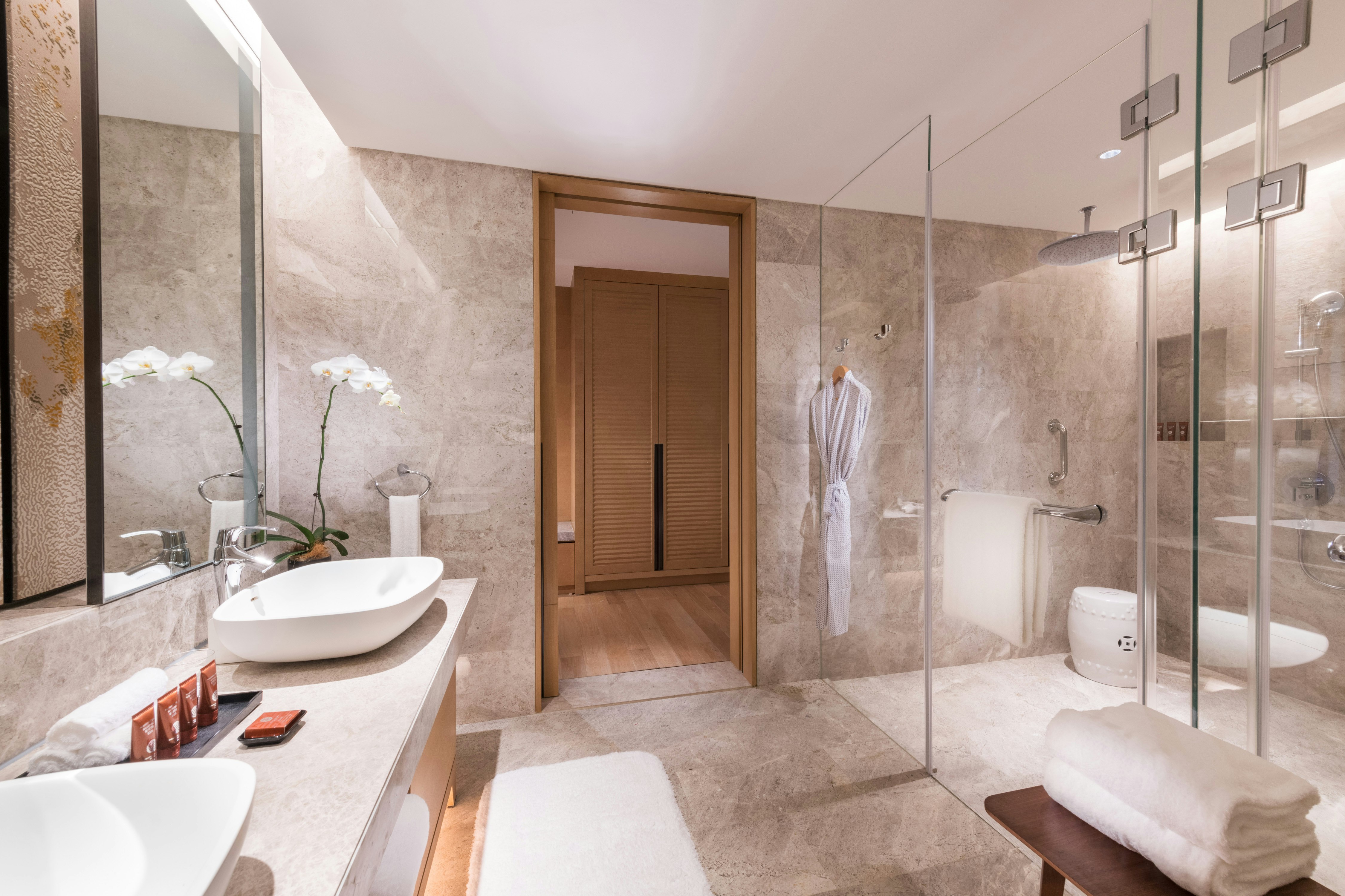 Deluxe, Queen Bed, Conrad Hangzhou Tonglu 2/2
