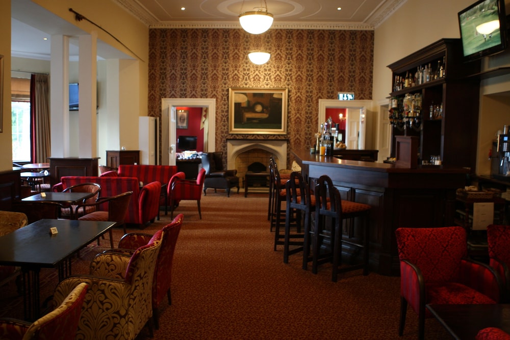 Castle Oaks House Hotel 46/58