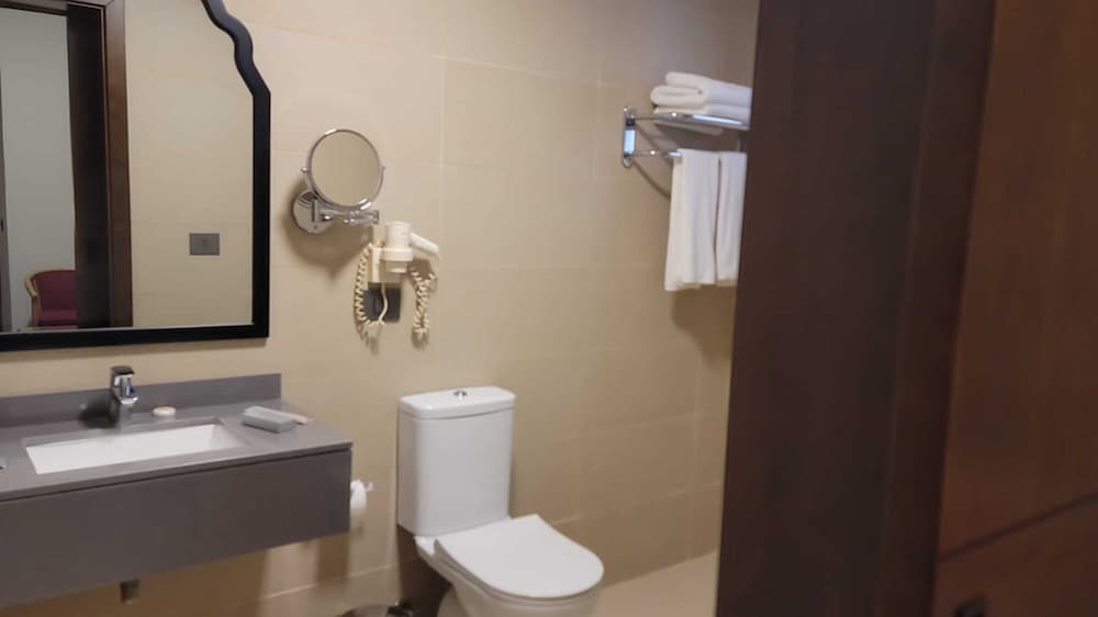 EXECUTIVE, SUITE