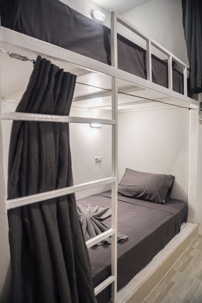 MIXED DORM, 8 BEDS