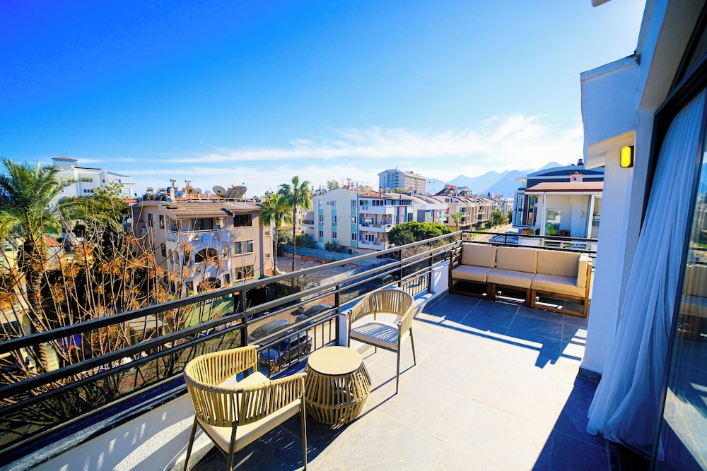 Deniz Hotel Konyaalti 90/94