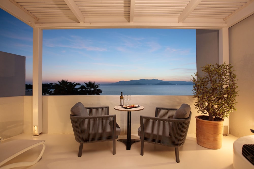 Iria Beach art hotel 37/69