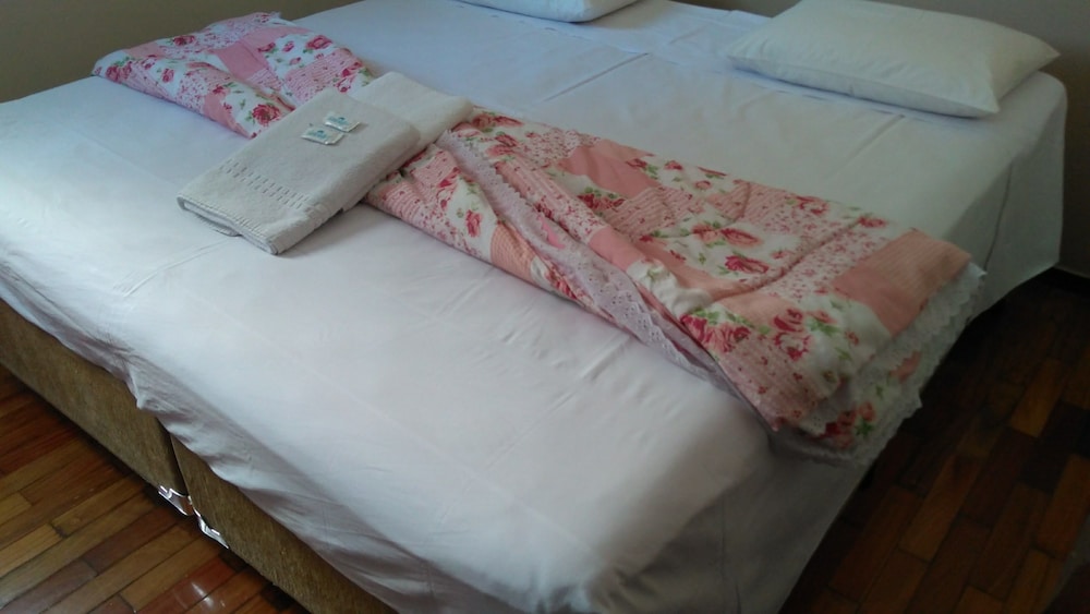 APARTMENT, TWIN BEDS