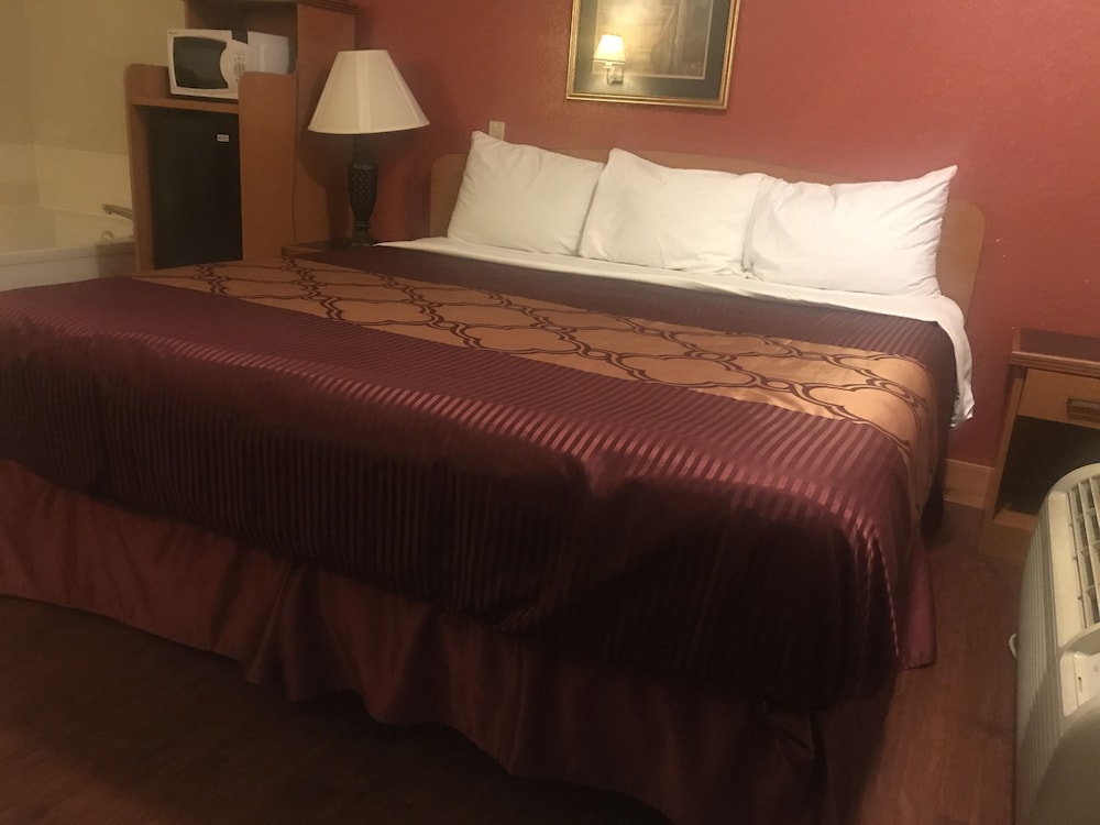 Bear Mount Inn And Suites 17/40
