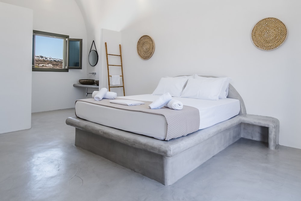 Amethyst Exclusive Suites Oia 38/72