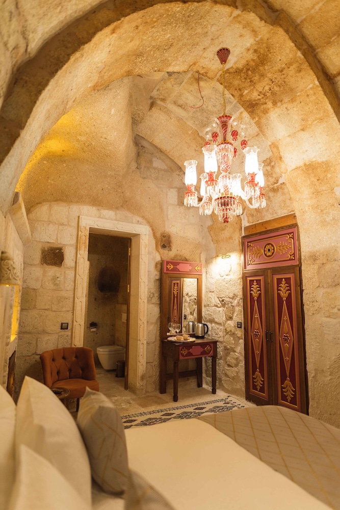 Solo Cave Suites 40/61