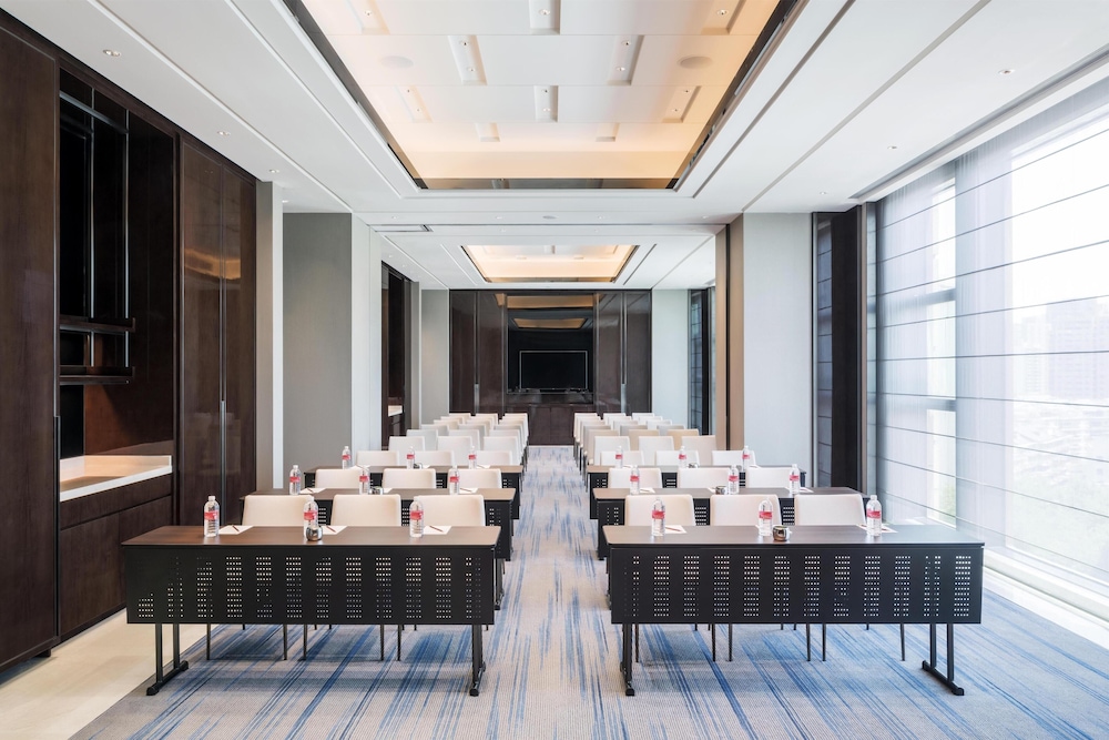 Hyatt Regency Shanghai Global Harbor 63/75