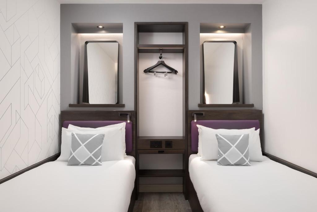 Inner, Twin Beds