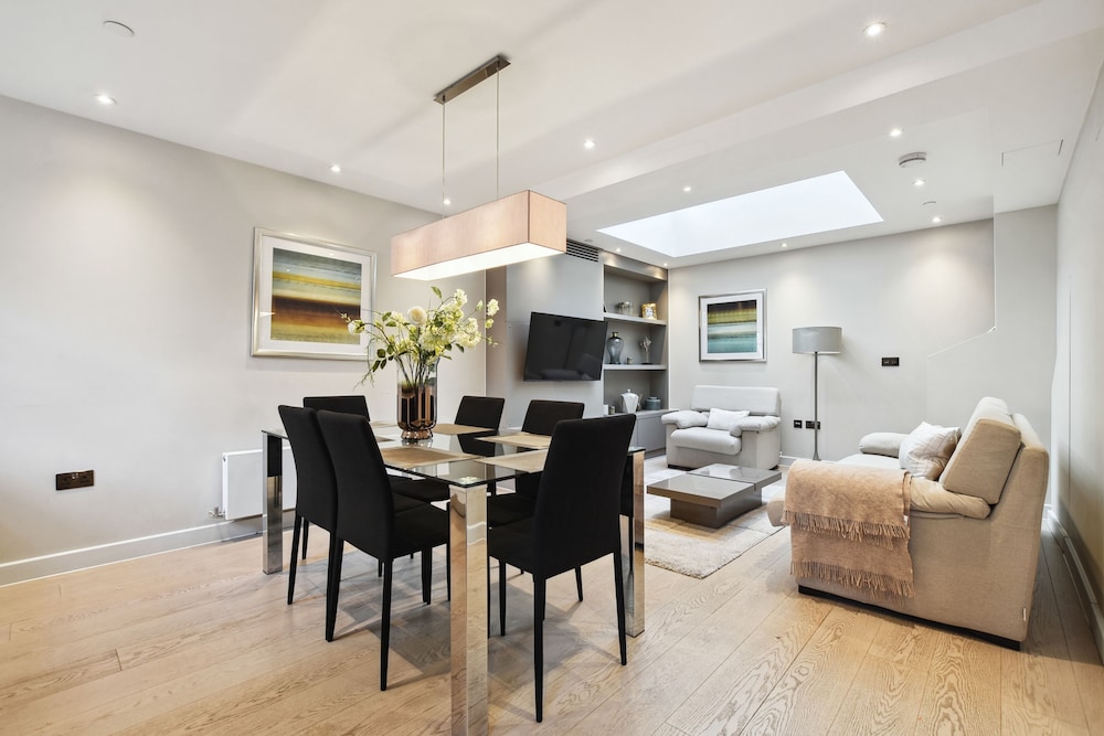 Buckingham Palace Residences by Aeria Apartments 32/45
