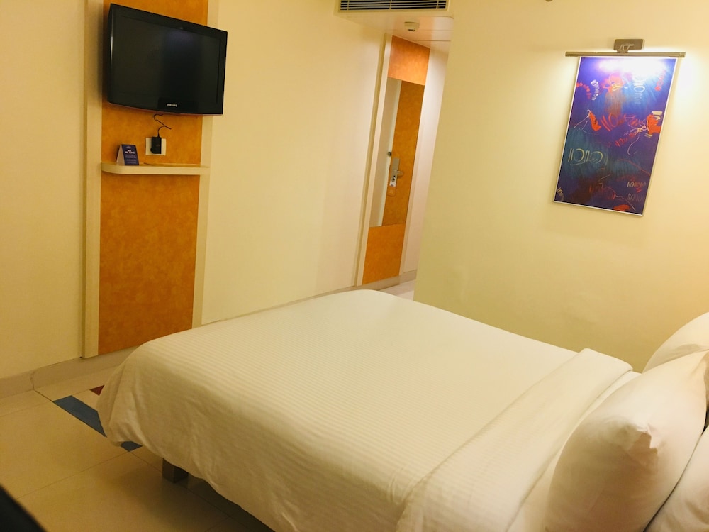 HOMETEL CHANDIGARH 11/45