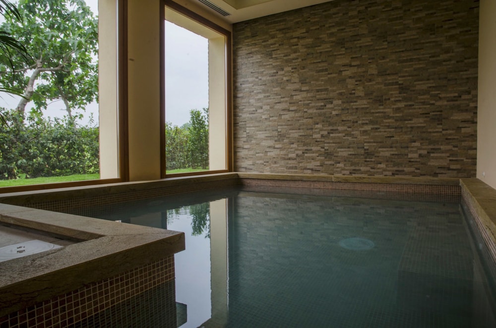 swimming pool spa