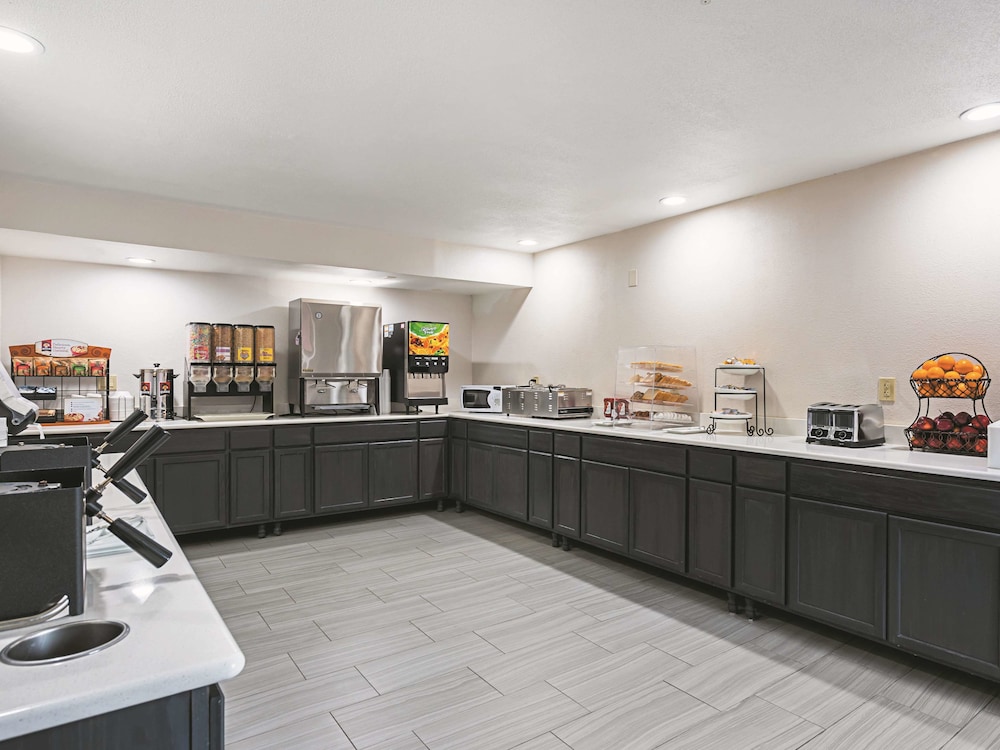 La Quinta Inn & Suites by Wyndham Minneapolis Northwest 5/39