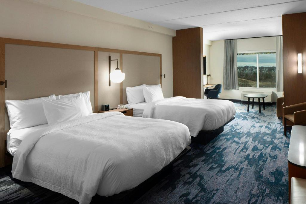 Suite, 2 Queen Beds, Sofa, Bathtub, Accessible