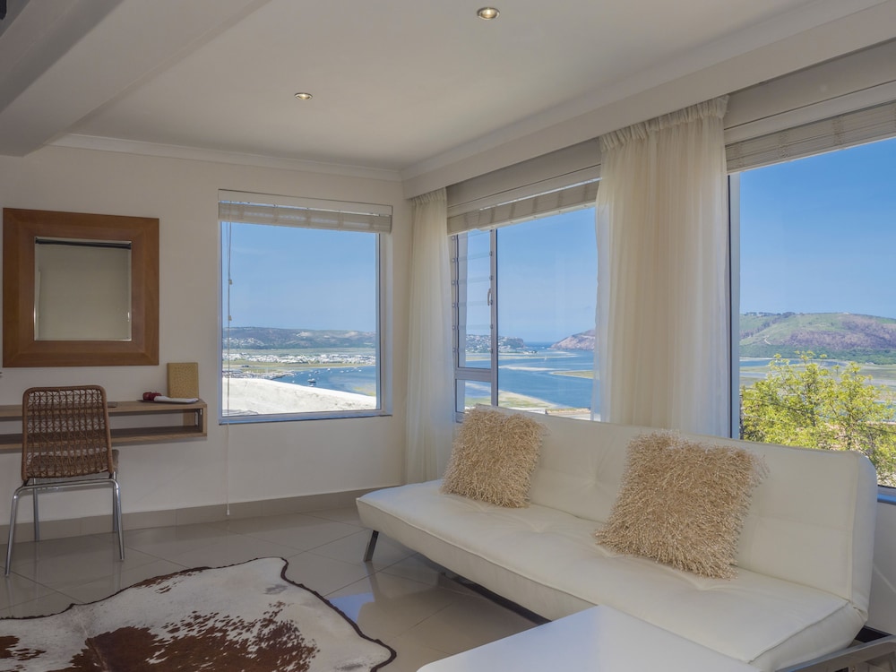 Villa Afrikana Guest Suites 65/88