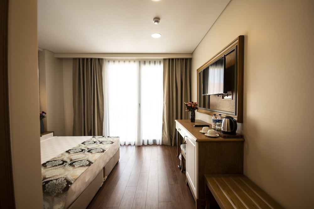 Eliza Hotel 16/50