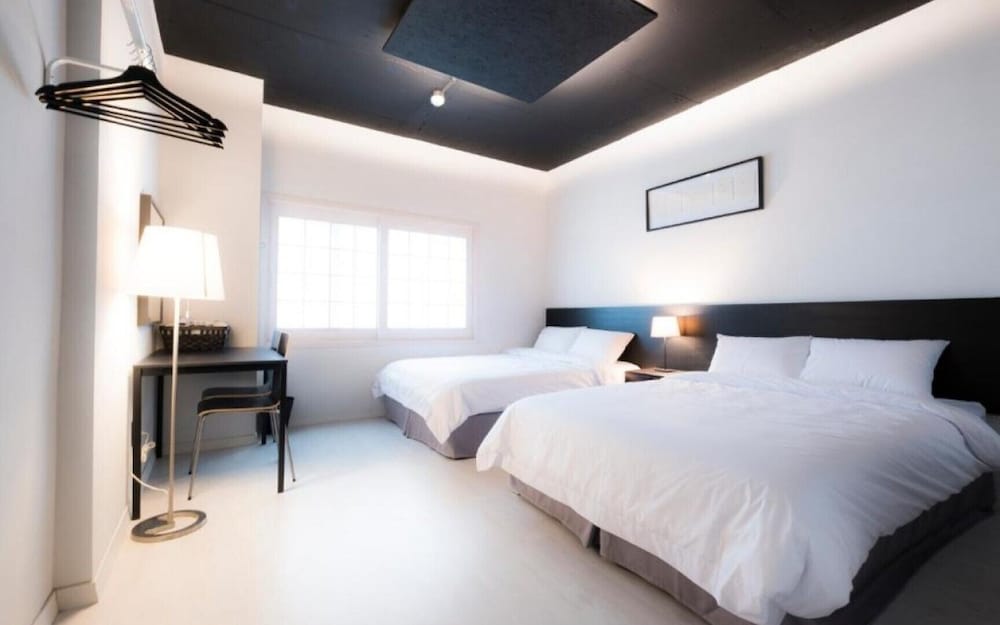 Canvas Hostel 17/54