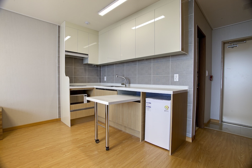 The Class 300 Hotel and Condominium 30/36