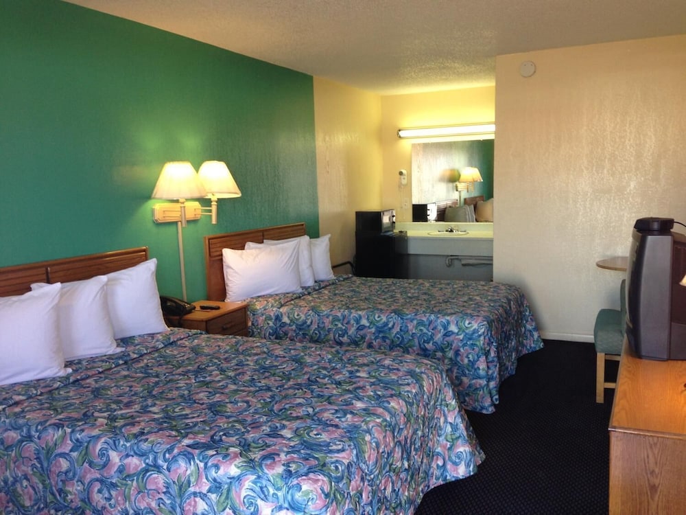 Super 7 Inn Siloam Springs 13/52
