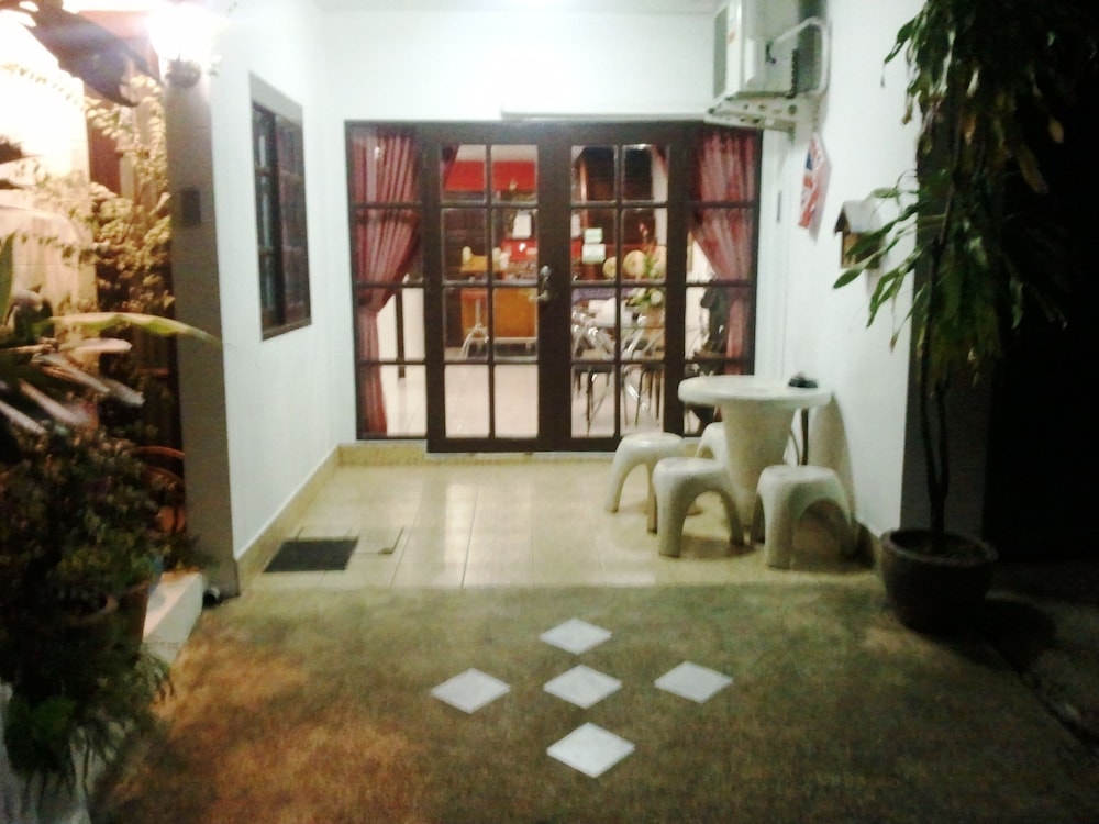 Summer Breeze Inn Hotel 27/28