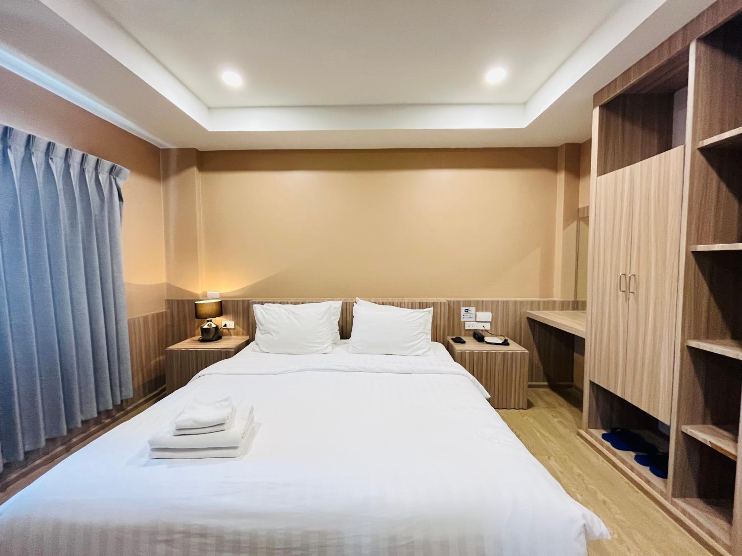 Adjoining, 2 King Beds
