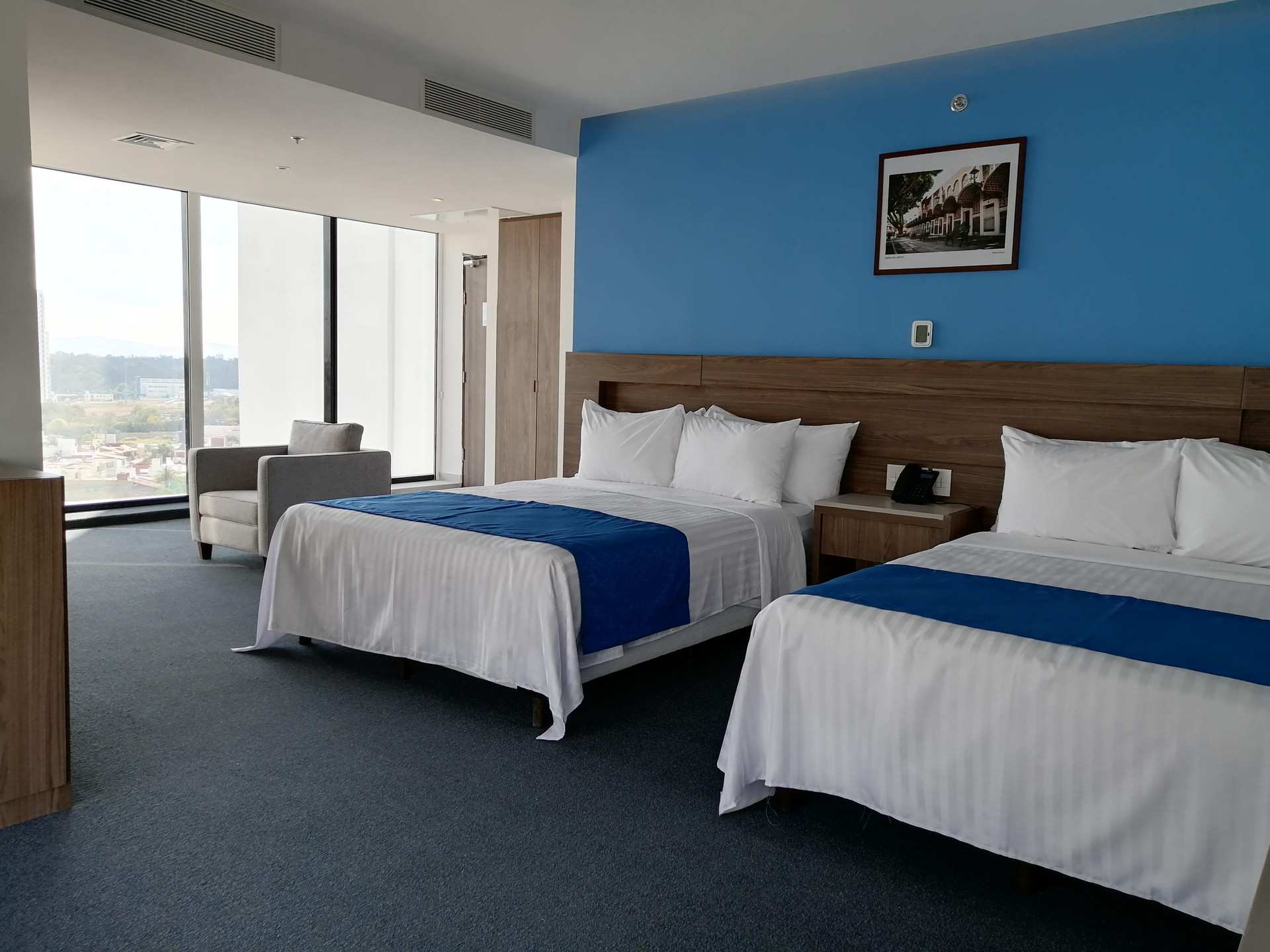 Executive, Suite, Twin Beds, Street View