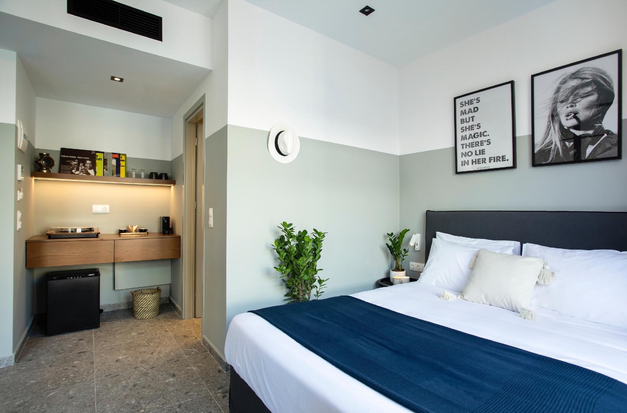 Posh, Suite
