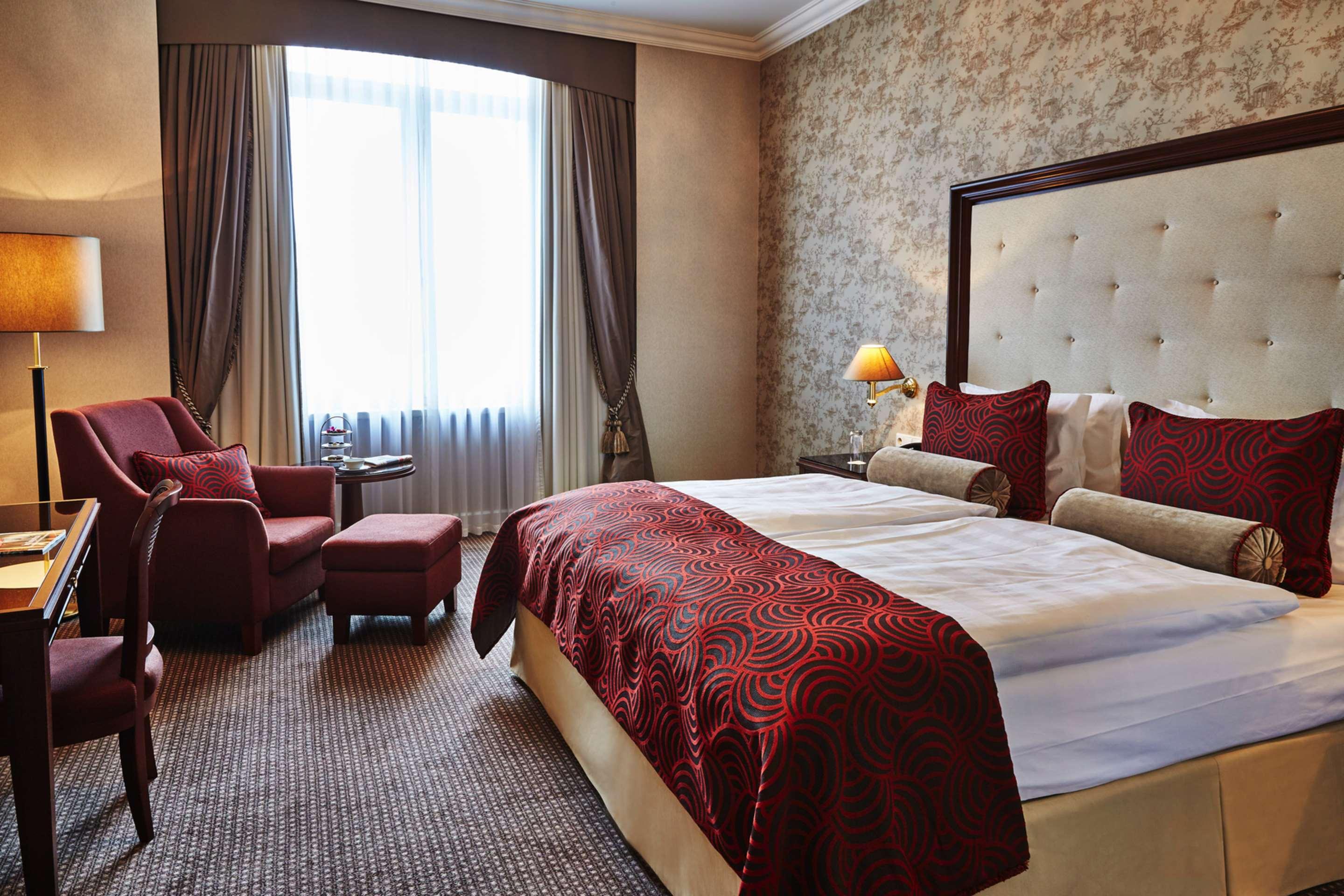 Superior, Single, Queen Bed