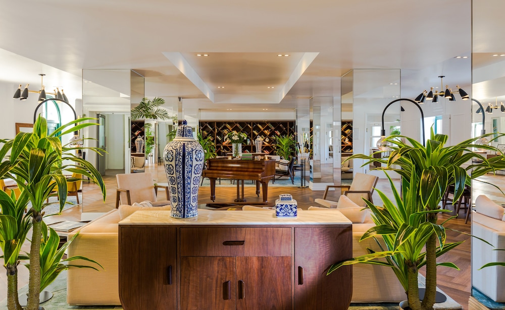 Brown Beach House Design Hotel 10/75