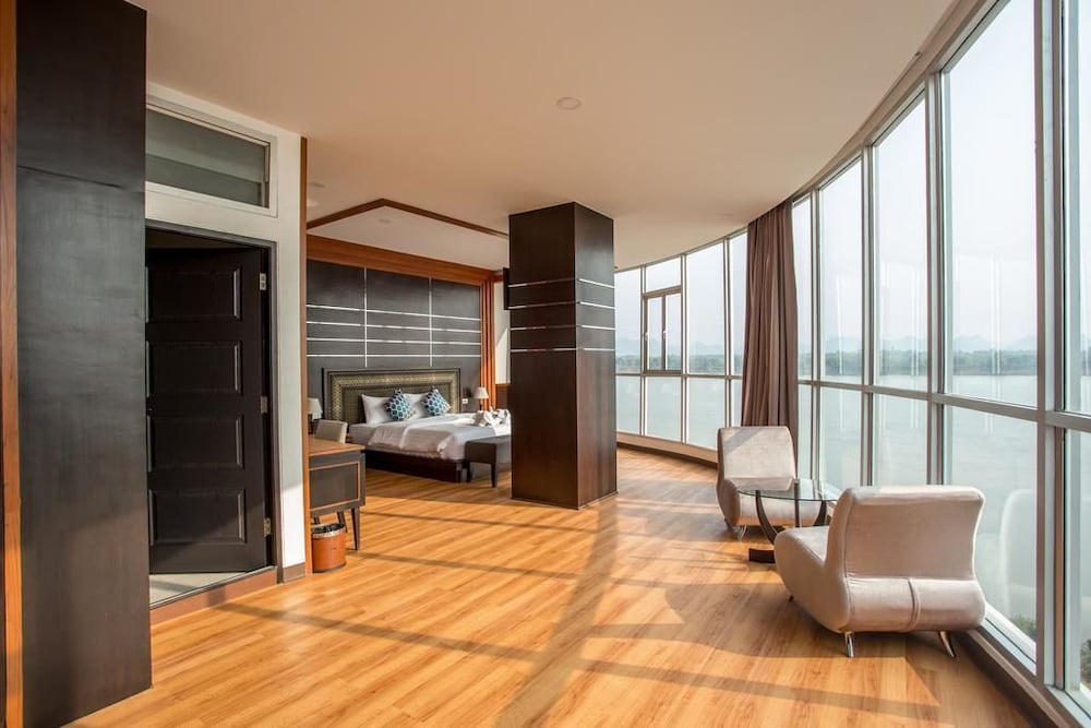 Blu Hotel Nakhon Phanom 19/35