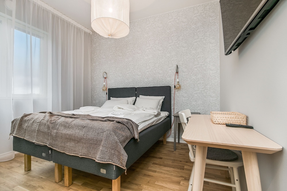 Classic, Queen Bed
