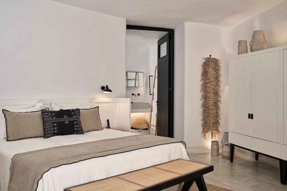 Charisma Suites 9/62