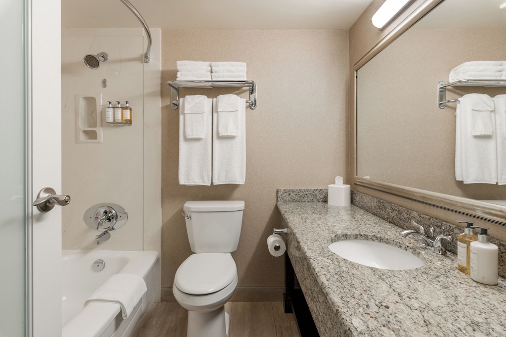 Chateau Victoria Hotel And Suites 68/68